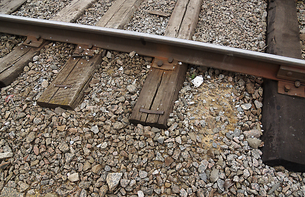 포토 JPG 해외이미지 산업 선 십자가 사람없음 야외 목재 파편 철 각도 엔진 건너기 넘어짐 철강 해외202004 해외포토 나무 재료 모션 파일형식 이미지허브