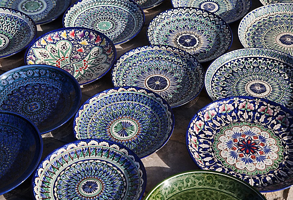 포토 JPG 해외이미지 전통 식기 접시 디자인 여행 꽃무늬 거리 미술 동양인 사람없음 야외 장식 파란색 컬러풀 갈색 세일 상점 도자기 화려 그리기 시장 상품 무역 기념품 점토 동쪽 장인 수공예 우즈베키스탄 복잡 취급주의 핸드메이드 해외202004 해외포토 꽃 산업 컬러 컨셉 무늬 모션 문화예술 경고 인종 공예 방향 오브젝트 중앙아시아 파일형식 이미지허브