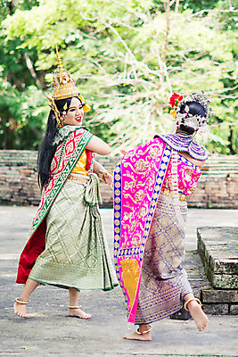 포토 JPG 해외이미지 모델 전통 드레스 옷 여자 행복 아시아 문화 얼굴 백그라운드 불교 태국 미술 사람 동양인 성인 두명 컬러풀 유행 축제 공연 댄서 수확 춤 역사 황금 우아함 실크 쇼 옛날 스타일 해외202004 해외포토 직업 감정 나라 종교 컬러 컨셉 농업 문화예술 인종 이벤트 신체부위 직물 파일형식 이미지허브