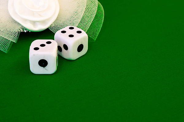 포토 JPG 해외이미지 놀이 탁자 취미 사람없음 초록색 숫자 경쟁 식탁보 게임 흰색 죽음 직물 우승 신용카드 행운 도박 위험 큐브 카지노 주사위 흥분 기회 롤 포커 라스베가스 해외202004 해외포토 문자 감정 컬러 가구 컨셉 금융 최고 트럼프 파일형식 이미지허브