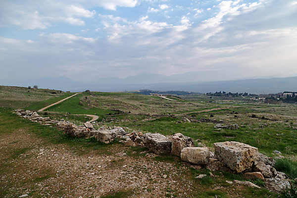 포토 JPG 해외이미지 구름 건축양식 사람없음 햇빛 환경 경기장 바위 사찰 역사 극장 선사시대 칠면조 옛날 원형극장 파멸 포럼 해외202004 해외포토 자연요소 건축 컨셉 스포츠시설 종교건축 조류 태양 돌_바위 토론 파일형식 소멸 이미지허브