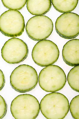 포토 JPG 해외이미지 라이프스타일 웰빙 여자 음식 조각 백그라운드 다이어트 채소 과일 재료 휴식 오이 건강 사람없음 초록색 빛 스파 샐러드 껍질 흰색 신선 잡기 자르기 먹기 피부 유기농 질감 날것 피클 슬라이스 층 숙성 채식주의자 해외202004 해외포토 컬러 컨셉 모션 사람 생활 신체부위 채식 절임 파일형식 이미지허브