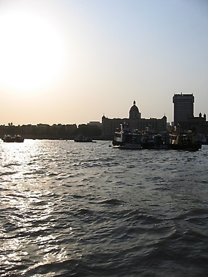 포토 JPG 해외이미지 바다 자연 호텔 항해 사람없음 물 보트 해외202004 해외포토 자연요소 배_교통 숙소 생태계 파일형식 이미지허브