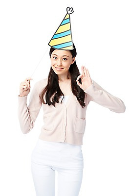 포토 JPG 스튜디오촬영 서양인 외국인 백인 해외기획촬영 긴머리 2012년태국 여자 종이 모션 실내 한명 미소 웃음 들기 누끼 사람 손짓 이벤트 상반신 20대 성인 라이프 앞모습 캐주얼 고깔모자 OK 페이퍼플레이 여자만 여자한명만 성인여자만 청년만 청년여자만 성인한명만 청년여자한명만 성인여자한명만 성인만 국내포토 모자_잡화 1 헤어스타일 옷 뷰포인트 표정 인종 청년 내부 생활 파일형식