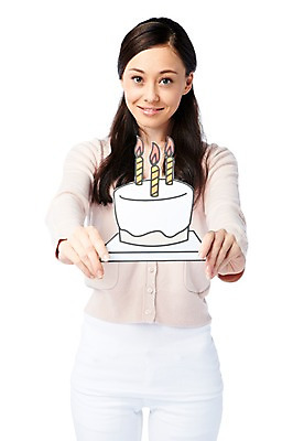 포토 JPG 스튜디오촬영 서양인 외국인 백인 해외기획촬영 긴머리 2012년태국 여자 종이 촛불 모션 실내 한명 서기 미소 웃음 들기 누끼 사람 이벤트 상반신 20대 성인 라이프 앞모습 캐주얼 케이크 축하 생일 생일케이크 생일축하 페이퍼플레이 여자만 여자한명만 성인여자만 청년만 청년여자만 성인한명만 청년여자한명만 성인여자한명만 성인만 국내포토 1 헤어스타일 옷 기념일 뷰포인트 컨셉 초 디저트 표정 인종 청년 내부 생활 파일형식