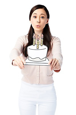 포토 JPG 스튜디오촬영 서양인 외국인 백인 해외기획촬영 긴머리 2012년태국 여자 종이 촛불 모션 실내 한명 서기 들기 누끼 사람 이벤트 상반신 20대 성인 라이프 앞모습 캐주얼 케이크 축하 생일 생일케이크 생일축하 페이퍼플레이 여자만 여자한명만 성인여자만 청년만 청년여자만 성인한명만 청년여자한명만 성인여자한명만 성인만 국내포토 1 헤어스타일 옷 기념일 뷰포인트 컨셉 초 디저트 인종 청년 내부 생활 파일형식