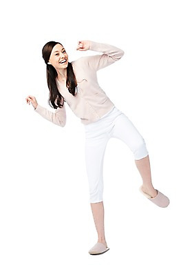 포토 JPG 스튜디오촬영 전신 서양인 외국인 백인 해외기획촬영 긴머리 2012년태국 여자 포즈 모션 실내 실내화 한명 서기 미소 웃음 누끼 사람 20대 성인 앞모습 캐주얼 춤 즐거움 여자만 여자한명만 성인여자만 청년만 청년여자만 성인한명만 청년여자한명만 성인여자한명만 성인만 국내포토 1 헤어스타일 옷 감정 뷰포인트 신발 문화예술 표정 인종 청년 내부 파일형식