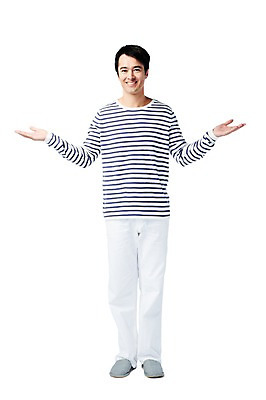 포토 JPG 스튜디오촬영 전신 서양인 외국인 백인 해외기획촬영 2012년태국 남자 모션 안내 실내 한명 서기 미소 웃음 누끼 사람 손짓 성인 라이프 앞모습 캐주얼 30대 줄무늬 성인남자한명만 장년만 장년남자만 장년남자한명만 국내포토 1 옷 뷰포인트 무늬 표정 인종 내부 생활 장년 남자만 남자한명만 성인남자만 성인만 파일형식