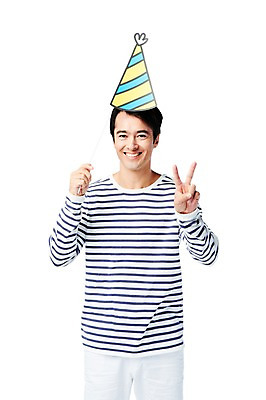 포토 JPG 스튜디오촬영 서양인 외국인 백인 해외기획촬영 2012년태국 남자 종이 모션 실내 한명 미소 웃음 들기 누끼 사람 손짓 이벤트 상반신 성인 라이프 앞모습 캐주얼 30대 줄무늬 고깔모자 브이 페이퍼플레이 성인남자한명만 장년만 장년남자만 장년남자한명만 국내포토 모자_잡화 1 옷 뷰포인트 무늬 표정 인종 내부 생활 장년 남자만 남자한명만 성인남자만 성인만 파일형식