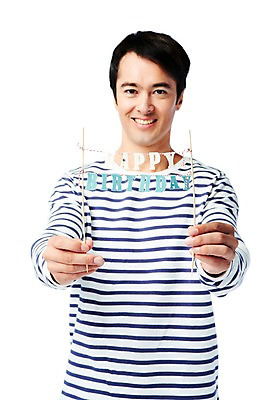 포토 JPG 스튜디오촬영 서양인 외국인 백인 해외기획촬영 문자 영어 2012년태국 남자 모션 실내 한명 미소 웃음 들기 누끼 사람 이벤트 상반신 성인 라이프 앞모습 캐주얼 30대 줄무늬 축하 생일 생일축하 성인남자한명만 장년만 장년남자만 장년남자한명만 국내포토 1 옷 기념일 뷰포인트 컨셉 무늬 표정 인종 내부 생활 장년 남자만 남자한명만 성인남자만 성인만 파일형식