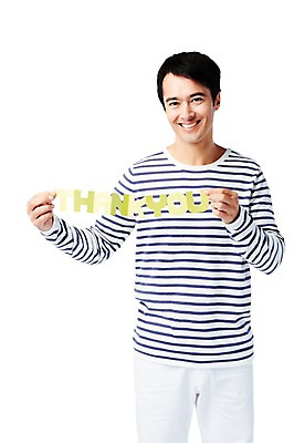 포토 JPG 스튜디오촬영 서양인 외국인 백인 해외기획촬영 문자 영어 2012년태국 남자 모션 실내 한명 서기 미소 웃음 들기 누끼 사람 상반신 성인 라이프 앞모습 캐주얼 30대 줄무늬 감사 땡큐 성인남자한명만 장년만 장년남자만 장년남자한명만 국내포토 1 옷 감정 뷰포인트 무늬 표정 인종 내부 생활 장년 남자만 남자한명만 성인남자만 성인만 파일형식