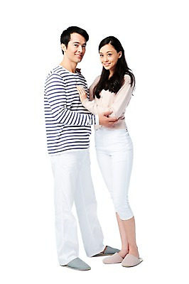 포토 JPG 스튜디오촬영 전신 서양인 외국인 백인 해외기획촬영 라이프스타일 부부 커플 2012년태국 여자 남자 커플라이프 신혼부부 안기 포옹 남편 함께함 실내 서기 미소 웃음 누끼 사람 성인 두명 라이프 옆모습 캐주얼 30대 다정 아내 신혼 장년만 성인만 국내포토 옷 뷰포인트 컨셉 관계 모션 표정 인종 내부 생활 장년 파일형식