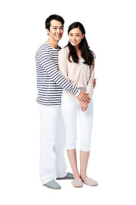 포토 JPG 스튜디오촬영 전신 서양인 외국인 백인 해외기획촬영 라이프스타일 부부 커플 2012년태국 여자 남자 커플라이프 신혼부부 남편 함께함 실내 서기 미소 웃음 누끼 사람 성인 두명 라이프 앞모습 캐주얼 30대 다정 아내 신혼 장년만 성인만 국내포토 옷 뷰포인트 컨셉 관계 모션 표정 인종 내부 생활 장년 파일형식