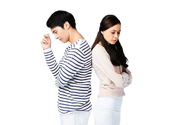 포토 JPG 스튜디오촬영 서양인 외국인 백인 해외기획촬영 라이프스타일 부부 커플 2012년태국 여자 남자 커플라이프 신혼부부 남편 함께함 실내 서기 누끼 사람 상반신 성인 두명 라이프 옆모습 캐주얼 30대 팔짱 등맞대기 분노 아내 싸움 신혼 부부싸움 장년만 성인만 국내포토 옷 감정 뷰포인트 컨셉 관계 모션 인종 내부 생활 장년 파일형식