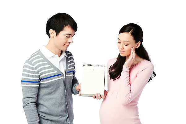 포토 JPG 스튜디오촬영 서양인 외국인 백인 해외기획촬영 라이프스타일 부부 커플 응시 2012년태국 여자 남자 여유 커플라이프 신혼부부 남편 실내 들기 누끼 사람 상반신 성인 두명 라이프 앞모습 캐주얼 30대 임산부 임신 달력 아내 출산 신혼 출산예정일 장년만 성인만 국내포토 시선 옷 감정 뷰포인트 관계 모션 인종 내부 생활 장년 파일형식