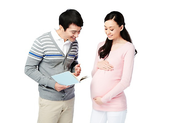 포토 JPG 스튜디오촬영 서양인 외국인 백인 해외기획촬영 라이프스타일 부부 커플 응시 2012년태국 여자 남자 여유 커플라이프 신혼부부 남편 실내 서기 미소 웃음 들기 누끼 사람 상반신 성인 두명 라이프 앞모습 책 캐주얼 30대 독서 임산부 임신 아내 출산 태교 신혼 장년만 성인만 국내포토 시선 옷 감정 뷰포인트 관계 모션 표정 인종 내부 생활 장년 파일형식