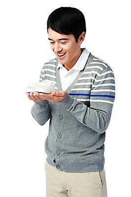 포토 JPG 스튜디오촬영 서양인 외국인 백인 해외기획촬영 라이프스타일 응시 2012년태국 남자 여유 신발 남편 실내 한명 미소 웃음 들기 누끼 사람 상반신 성인 라이프 앞모습 캐주얼 30대 임신 출산 아기신발 출산준비 성인남자한명만 장년만 장년남자만 장년남자한명만 국내포토 1 시선 옷 감정 뷰포인트 모션 표정 인종 내부 생활 장년 아기용품 남자만 남자한명만 성인남자만 성인만 파일형식