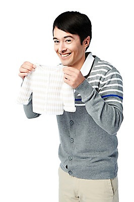 포토 JPG 스튜디오촬영 서양인 외국인 백인 해외기획촬영 라이프스타일 2012년태국 옷 남자 여유 남편 실내 한명 미소 웃음 들기 누끼 사람 상반신 성인 라이프 앞모습 캐주얼 30대 임신 출산 유아복 출산준비 성인남자한명만 장년만 장년남자만 장년남자한명만 국내포토 1 감정 뷰포인트 모션 표정 인종 내부 생활 장년 아기용품 남자만 남자한명만 성인남자만 성인만 파일형식