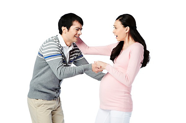 포토 JPG 스튜디오촬영 서양인 외국인 백인 해외기획촬영 라이프스타일 부부 커플 2012년태국 여자 남자 여유 커플라이프 신혼부부 남편 실내 누끼 사람 상반신 성인 두명 라이프 옆모습 캐주얼 30대 마주보기 임산부 임신 고통 아내 출산 신혼 산통 장년만 성인만 국내포토 옷 감정 뷰포인트 관계 모션 인종 내부 생활 장년 파일형식