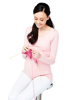 포토 JPG 스튜디오촬영 서양인 외국인 백인 해외기획촬영 라이프스타일 긴머리 2012년태국 여자 여유 의자 실내 한명 미소 웃음 들기 누끼 사람 앉기 20대 성인 라이프 임산부 임신 바늘 출산 뜨개질 털실 태교 여자만 여자한명만 성인여자만 청년만 청년여자만 성인한명만 청년여자한명만 성인여자한명만 성인만 국내포토 1 헤어스타일 감정 가구 모션 표정 인종 청년 취미 내부 생활 도구 실 파일형식