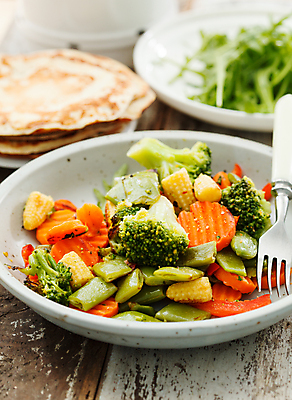 포토 JPG 해외이미지 접시 음식 포크 다이어트 채소 탁자 콩 건강 옥수수 요리 사람없음 목재 초록색 컬러풀 노란색 식사 저녁식사 당근 샐러드 닫기 아침식사 브로콜리 굽기 후추 팬케이크 루꼴라 크레이프 해외202004 해외포토 나무 식기 컬러 가구 재료 모션 디저트 곡류 뿌리채소 케이크 구이 향신료 파일형식 이미지허브