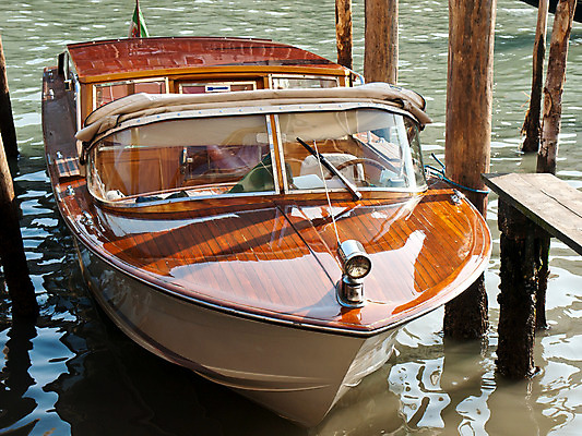 포토 JPG 해외이미지 유럽 여행 휴가 사람없음 목재 물 빛 강 여행객 이탈리아 보트 운전사 속도 시작 택시 운하 베네치아 승객 모터 해외202004 해외포토 자연요소 나무 직업 나라 배_교통 재료 승용차 자동차 사람 파일형식 이미지허브