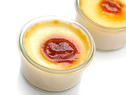 포토 JPG 해외이미지 실내 사람없음 두개 흰배경 푸딩 크렘브륄레 해외202004 해외포토 백그라운드 2 디저트 내부 흰색 파일형식 이미지허브