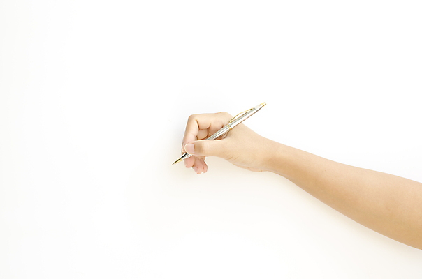 포토 JPG 해외이미지 손 실내 들기 신체부위 펜 기록 잡기 해외202004 해외포토 모션 사람 내부 필기구 파일형식 이미지허브