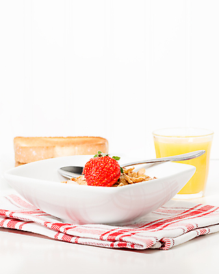 포토 JPG 해외이미지 음식 조각 오렌지 과일 부분 딸기 아침 건강 사람없음 식사 주스 견과류 고명 사발 아침식사 낟알 시리얼 토스트 설정 채식주의자 카피스페이스 비건 해외202004 해외포토 주간 음료 빵 공백 사기그릇 채식 파일형식 이미지허브