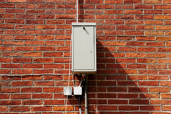 포토 JPG 해외이미지 벽 벽돌 사람없음 야외 건물 힘 플러그 철사 변압기 전압 해외202004 해외포토 건축물 파일형식 이미지허브