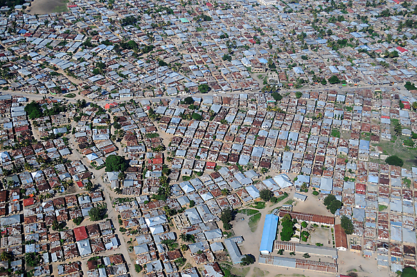 포토 JPG 해외이미지 건축물 바다 섬 여행 공장 교통시설 아프리카 자연 안테나 풍경 사람없음 건물 물 파란색 관광지 하이앵글 농장 도시 숲 암초 타운 스카이라인 랜드마크 열대기후 조감도 탄자니아 해외202004 해외포토 자연요소 건축 나라 뷰포인트 컬러 교통 농업 통신 공업 시설 생태계 파일형식 이미지허브