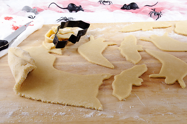 포토 JPG 해외이미지 전통 음식 휴가 사람없음 갈색 할로윈 가을 흰색 축하 무서움 굽기 심볼 준비 거미 10월 커터 페스츄리 소름 해외202004 해외포토 계절 감정 빵 컬러 곤충 컨셉 날짜 구이 파일형식 이미지허브