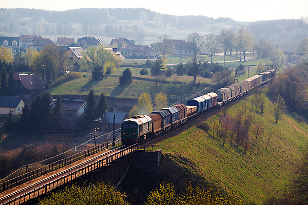 포토 JPG 해외이미지 주간 풍경 사람없음 야외 마을 기찻길 기차 화물기차 해외202004 해외포토 자연요소 육상교통 대중교통 파일형식 이미지허브