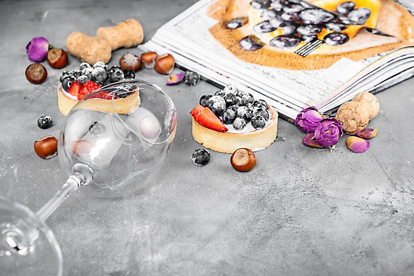 포토 JPG 해외이미지 1 열매 음식 백그라운드 패턴 과일 딸기 휴가 디저트 건강 사람없음 장식 책 빨간색 초록색 컬러풀 장미 케이크 검은색 견과류 껍질 흰색 신선 달콤 정상 잼 굽기 크림 냅킨 복고 블루베리 코르크 칼로리 솜털 스펀지 고립 무료 번 숙성 페스츄리 개암 해외202004 해외포토 식물 꽃 빵 컬러 무늬 소스_음식 맛 구이 파일형식 이미지허브