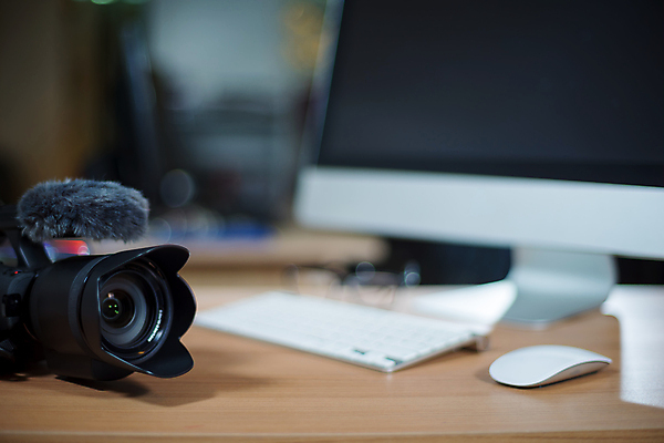 포토 JPG 해외이미지 편집 직업 사람없음 컴퓨터 카메라 디지털 모니터 장비 공구 키보드 업무 판넬 역 쥐 자르기 무선전화기 전자 방송 블루투스 동영상 얼레 위로 제어 해외202004 해외포토 교통시설 모션 전자제품 도구 작업 설치류 전화기 파일형식 이미지허브