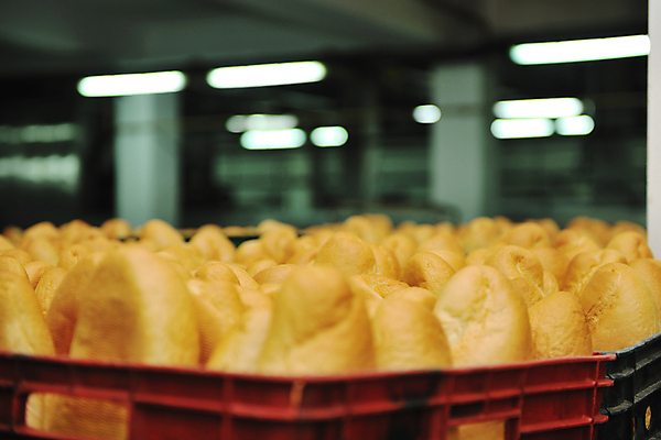 포토 JPG 해외이미지 빵 공장 실내 사람없음 아웃포커스 가득함 담기 해외202004 해외포토 음식 공업 모션 촬영기법 내부 파일형식 이미지허브