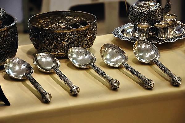 포토 JPG 해외이미지 디자인 문화 관계 태국 미술 사람없음 장식 숟가락 기계 은색 국자 옛날 해외202004 해외포토 아시아 컬러 주방용품 문화예술 수저 파일형식 이미지허브