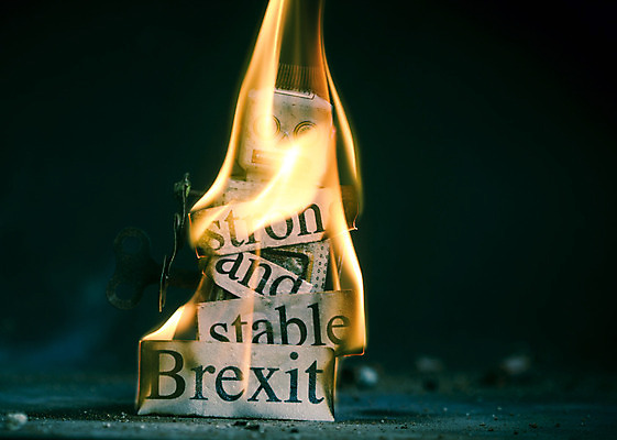 포토 JPG 해외이미지 유럽 컨셉 불 출입구 영국 잉글랜드 사람없음 금융 경제 장난감 유로 깃발 무서움 폭발 폭탄 투표 선거 심볼 로봇 패배 후회 파산 떠남 우울증 위기 유럽연합 재앙 적자 회원 해외202004 해외포토 자연요소 감정 나라 돈 모션 질병 폭발물 민주주의 파일형식 이미지허브