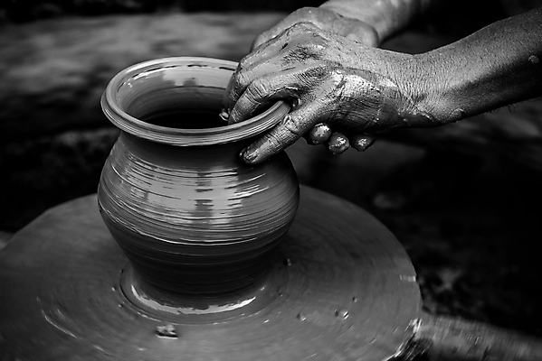 포토 JPG 해외이미지 모양 전통 손 문화 조각 노동자 새로움 기술 창조 사람 취미 사람없음 갈색 꽃병 젖음 업무 도자기 사발 닫기 컨테이너 그림 서식 함선 만들기 점토 진흙 토기 장인 수공예 도예가 조각가 해외202004 해외포토 직업 꽃 산업 컬러 컨셉 배_교통 모션 신체부위 작업 용기_그릇 사기그릇 공예 파일형식 이미지허브