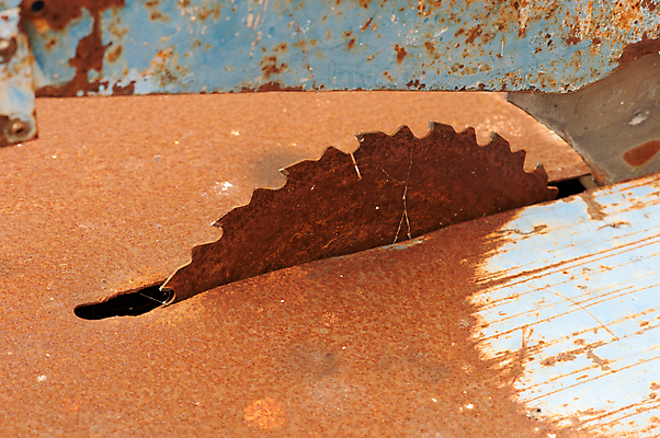 포토 JPG 해외이미지 산업 사람없음 가로 기계 장비 수확 공구 칼날 부식 복고 날카로움 구식 그런지 옛날 중고 해외202004 해외포토 농업 도구 파일형식 이미지허브