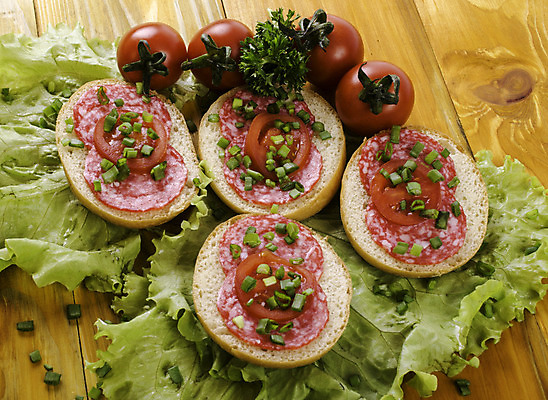 포토 JPG 해외이미지 음식 빵 백그라운드 토마토 채소 탁자 치즈 샌드위치 육류 사람없음 목재 초록색 저녁식사 샐러드 신선 소시지 아침식사 상추 케첩 속도 햄 점심식사 살라미 해외202004 해외포토 나무 컬러 가구 식재료 재료 유제품 식사 소스_음식 가공식품 파일형식 이미지허브