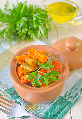포토 JPG 해외이미지 전통 접시 문화 음식 빵 토마토 채소 양파 피망 감자 건강 육류 돼지고기 요리 사람없음 식사 중국 당근 소고기 신선 사발 맛 아침식사 수프 냄비 굽기 먹기 허브 크림 향신료 준비 유기농 점토 성분 내추럴 러시아인 삶기 핸드메이드 해외202004 해외포토 서양인 식물 식기 웰빙 아시아 컨셉 식재료 모션 뿌리채소 사기그릇 솥 구이 향미료 파일형식 외국인 그릇 나라 주방용품 양념 생활용품 인종 사람 오브젝트 이미지허브