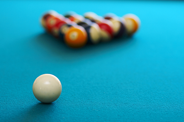 포토 JPG 해외이미지 스포츠 공 탁자 사람없음 초록색 경쟁 도전 게임 발사 당구 집중 단절 펠트 해외202004 해외포토 컬러 가구 컨셉 놀이 구기 파일형식 천_직물 이미지허브