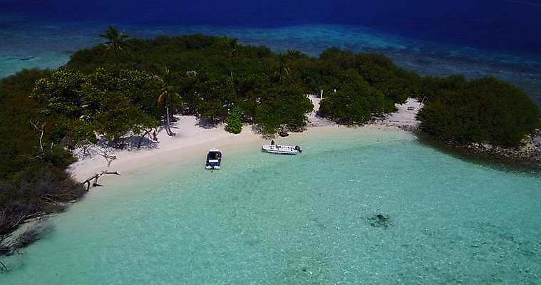 포토 JPG 해외이미지 바다 섬 백그라운드 자연 하늘 휴가 휴식 안테나 풍경 사람없음 물 여름 파란색 모래사장 맑음 흰색 모래언덕 석호 몰디브 드론 터키석 파라다이스 해외202004 해외포토 자연요소 계절 아시아 컬러 컨셉 통신 날씨 보석 언덕 생태계 파일형식 이미지허브