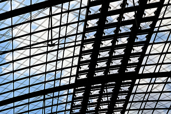 포토 JPG 해외이미지 모양 구름 디자인 응시 산업 패턴 비즈니스 건축양식 창문 유리 하늘 지붕 추상 미래 실내 사람없음 내부 건물 파란색 빛 사무실 금속 검은색 흰색 도시 투명 역 공항 정상 쇼핑몰 천장 베를린 슬라이드 철강 해외202004 해외포토 자연요소 건축물 시선 건축 컬러 컨셉 무늬 교통시설 재질 독일 파일형식 이미지허브