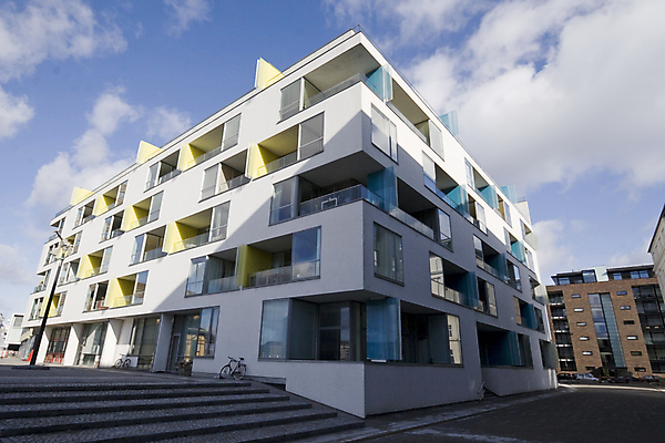 포토 JPG 해외이미지 구름 외관 하늘 주택 사람없음 건물 파란색 발코니 해외202004 해외포토 자연요소 건축물 컬러 파일형식 이미지허브