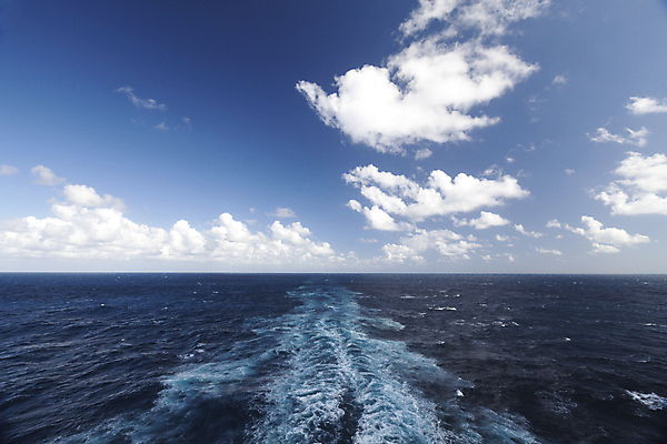 포토 JPG 해외이미지 파도 바다 여행 교통시설 하늘 휴가 거리 항해 사람없음 물 파란색 여행객 신혼여행 흰색 오픈 보트 고급 정상 큼 크루즈 활 종료 이국적 수평선 소멸 해외202004 해외포토 자연요소 컬러 결혼 교통 컨셉 배_교통 사람 크기 시설 파일형식 이미지허브