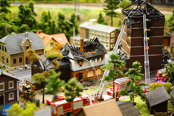 포토 JPG 해외이미지 불 사람없음 건물 장난감 미니어처 도시 소방 오브젝트 소방차 해외202004 해외포토 자연요소 건축물 자동차 모형 파일형식 이미지허브