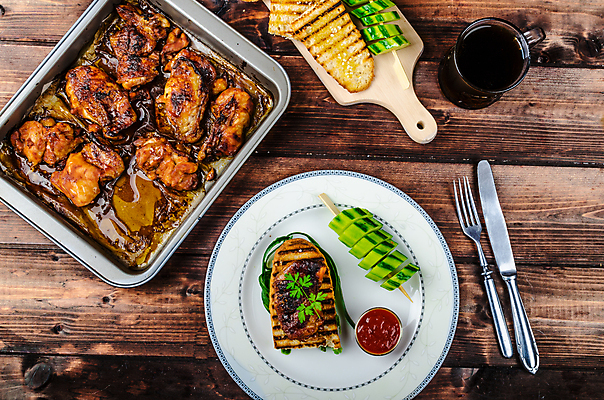 포토 JPG 해외이미지 접시 음식 백그라운드 날개 손가락 고추 밥 오이 육류 요리 씨앗 동양인 사람없음 식당 식사 치킨 중국 튀김 흰색 뜨거움 달콤 그릴 바비큐 속도 올리브 매움 서빙 토스트 소금 깨 결 꿀 고립 케밥 대두 어려움 절임 해외202004 해외포토 식물 식기 손 열매 아시아 빵 컬러 무늬 채소 식재료 주방용품 인종 상점 조미료 맛 닭고기요리 파일형식 이미지허브