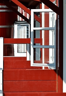 포토 JPG 해외이미지 외관 벽 창문 유리 지붕 주택 프레임 덴마크 사람없음 목재 빨간색 빛 흰색 오픈 시골집 스칸디나비아 해외202004 해외포토 나무 컬러 재료 재질 북유럽 건물 파일형식 이미지허브